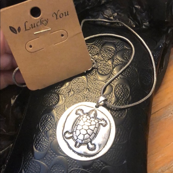 NWT - Distressed sea turtle necklace - Picture 2 of 3